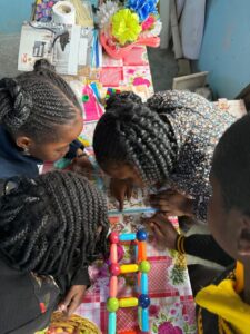 Facing school shutdowns in Cameroon, the Parents Mountain School (PMS) and DELC Foundation revolutionized digital learning. Discover their low-tech, high-impact pivot using voice notes and existing parent channels to ensure educational continuity and collective resilience in the face of crisis.